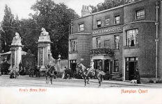 Hampton Court,hotels and inns Kings Arms